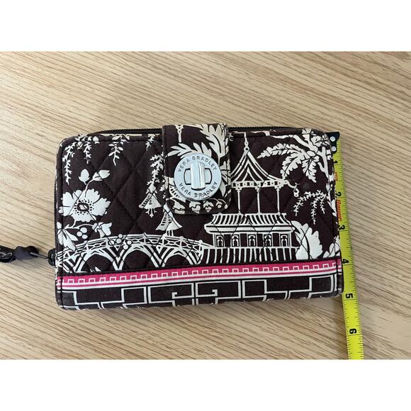 Vera Bradley Imperial Toile Quilted Zip Around Turn Lock Wallet/Cards 8 X 5 -EUC - Picture 7 of 16